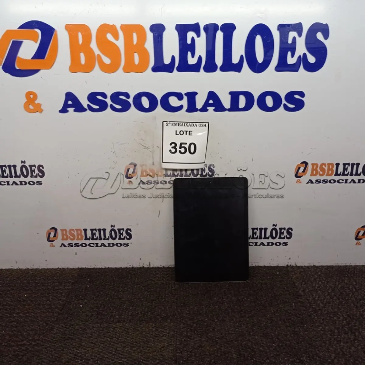 LOTE 350 - 01 IPAD CD0004044843. (NO ESTADO EM QUE SE ENCONTRA. SUJEITO A AVARIAS OCULTAS/VISÍVEIS.)