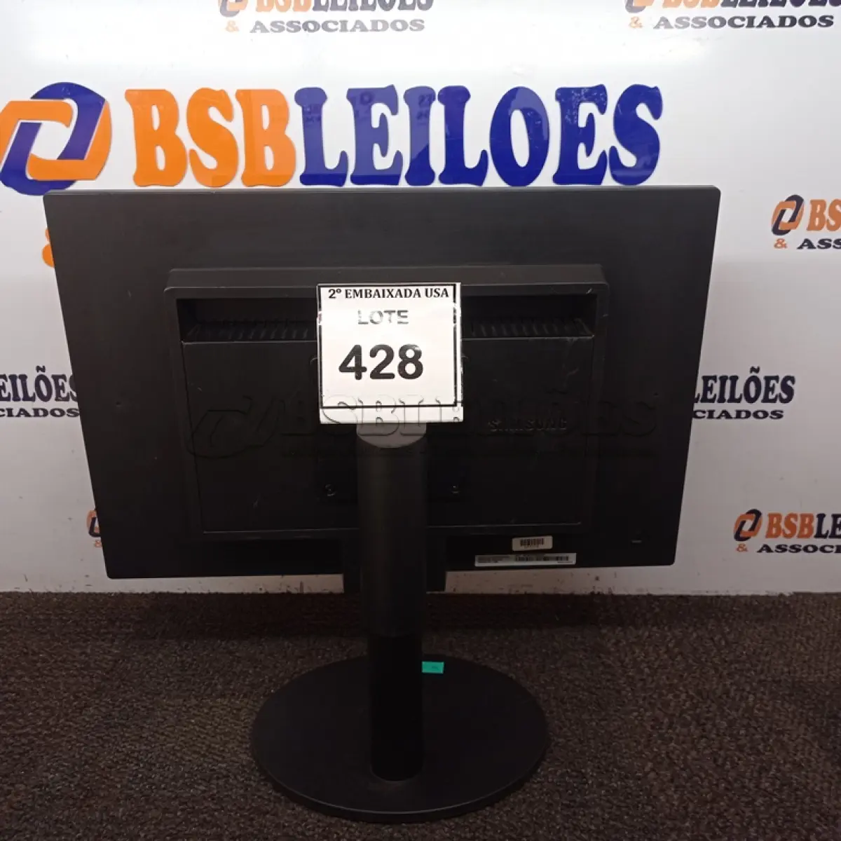 LOTE 428 - 01 MONITOR SAMSUNG 073126. (NO ESTADO EM QUE SE ENCONTRA. SUJEITO A AVARIAS OCULTAS/VISÍVEIS.)