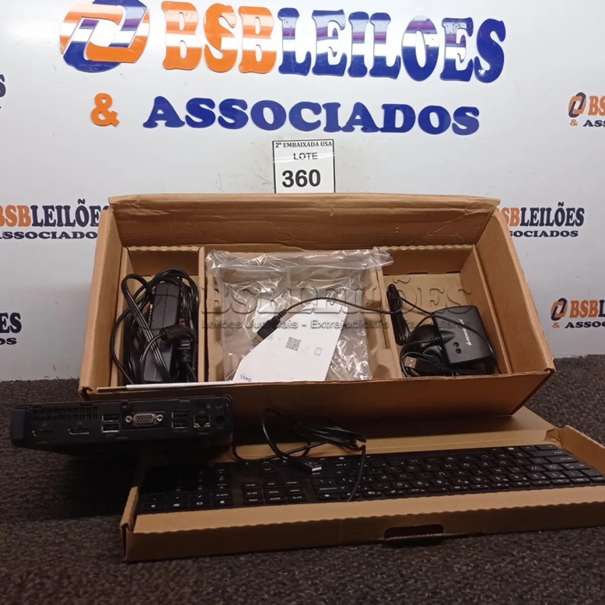 LOTE 360 - 01 CPU HP, MOUSE, TECLADO E CARREGADOR. (NO ESTADO EM QUE SE ENCONTRA. SUJEITO A AVARIAS OCULTAS/VISÍVEIS.) BD0545T