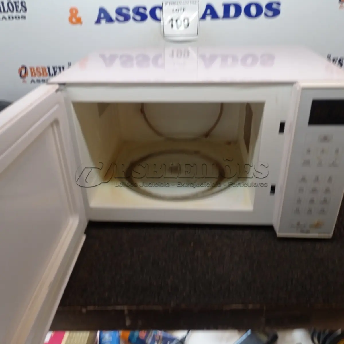 LOTE 199 - 01 MICRO-ONDAS PANASONIC 220V. (MICROWAVE). (NO ESTADO EM QUE SE ENCONTRA. SUJEITO A AVARIAS OCULTAS/VISÍVEIS.) BF8648J
