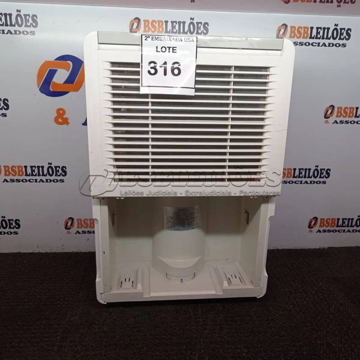 LOTE 316 - 01 DEHUMIDIFIER 110V. (NO ESTADO EM QUE SE ENCONTRA. SUJEITO A AVARIAS OCULTAS/VISÍVEIS.) AV9986S