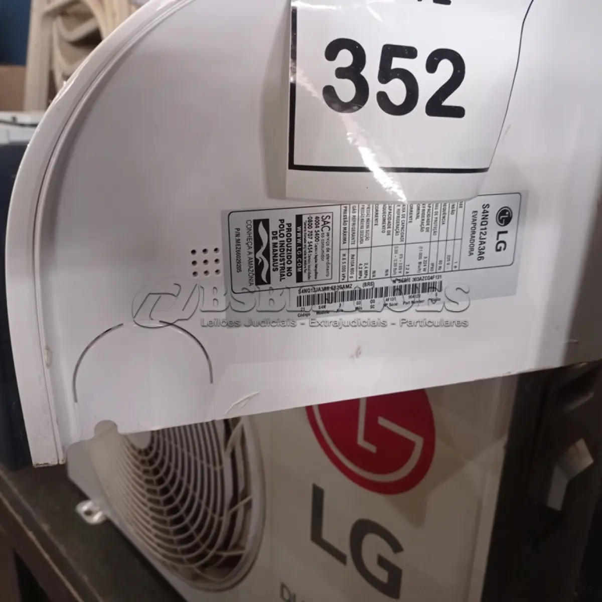 LOTE 352 - 01 AR CONDICIONADO LG INVERTER 11.000BTUS 220V. (NO ESTADO EM QUE SE ENCONTRA. SUJEITO A AVARIAS OCULTAS/VISÍVEIS.)