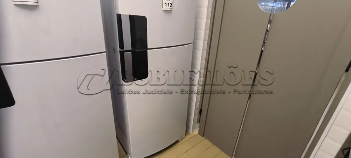 LOTE 112 - 01 GELADEIRA CÔNSUL 220V. (NO ESTADO) ATENÇÃO! FAZER A VISITAÇÃO ANTES DE ARREMATAR, NÃO SABEMOS SE FUNCIONA. LEILÃO NÃO TEM GARANTIA E NEM DEVOLUÇÃO, SUJEITO A POSSÍVEIS AVARIAS VISÍVEIS/OCULTAS E/OU AUSÊNCIA DE COMPONENTES.