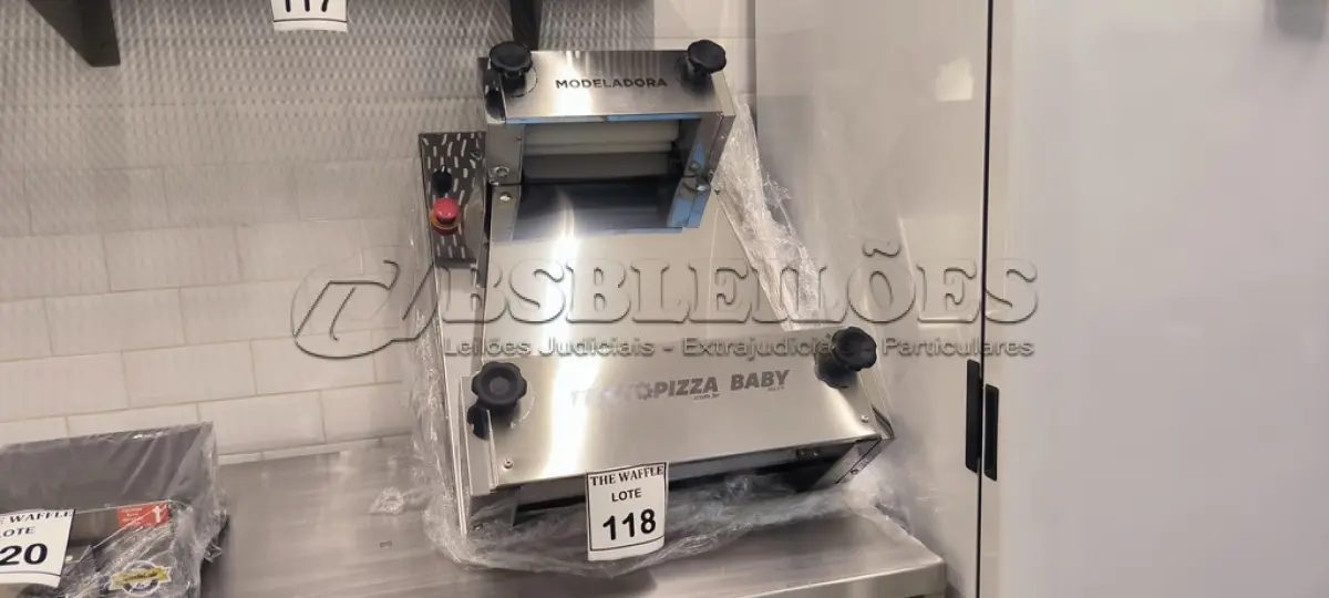 LOTE 118 - 01 MODELADORA TECNO PIZZA BABY MAXX 220V. (NO ESTADO) ATENÇÃO! FAZER A VISITAÇÃO ANTES DE ARREMATAR, NÃO SABEMOS SE FUNCIONA. LEILÃO NÃO TEM GARANTIA E NEM DEVOLUÇÃO, SUJEITO A POSSÍVEIS AVARIAS VISÍVEIS/OCULTAS E/OU AUSÊNCIA DE COMPONENTES.