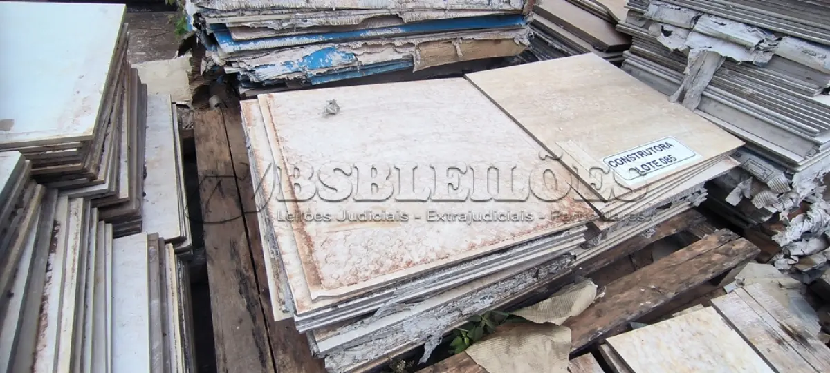 LOTE 085 - APROXIMADAMENTE 24,48 M² DE PORCELANATO 60X60CM NATURAL -PORTOBELLO. (NO ESTADO EM QUE SE ENCONTRA. SUJEITO A AVARIAS OCULTAS/VISÍVEIS.)