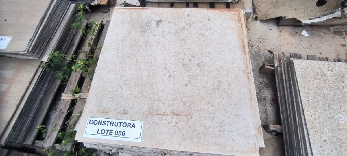LOTE 056