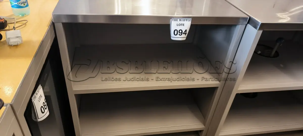 LOTE 094 - 01 PRATELEIRA EM FERRO COM TAMPO EM INOX. (NO ESTADO) ATENÇÃO! FAZER A VISITAÇÃO ANTES DE ARREMATAR, NÃO SABEMOS SE FUNCIONA. LEILÃO NÃO TEM GARANTIA E NEM DEVOLUÇÃO, SUJEITO A POSSÍVEIS AVARIAS VISÍVEIS/OCULTAS E/OU AUSÊNCIA DE COMPONENTES.