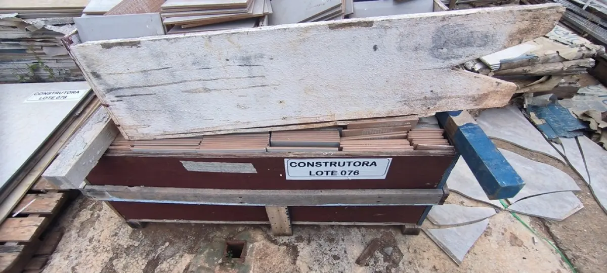 LOTE 076