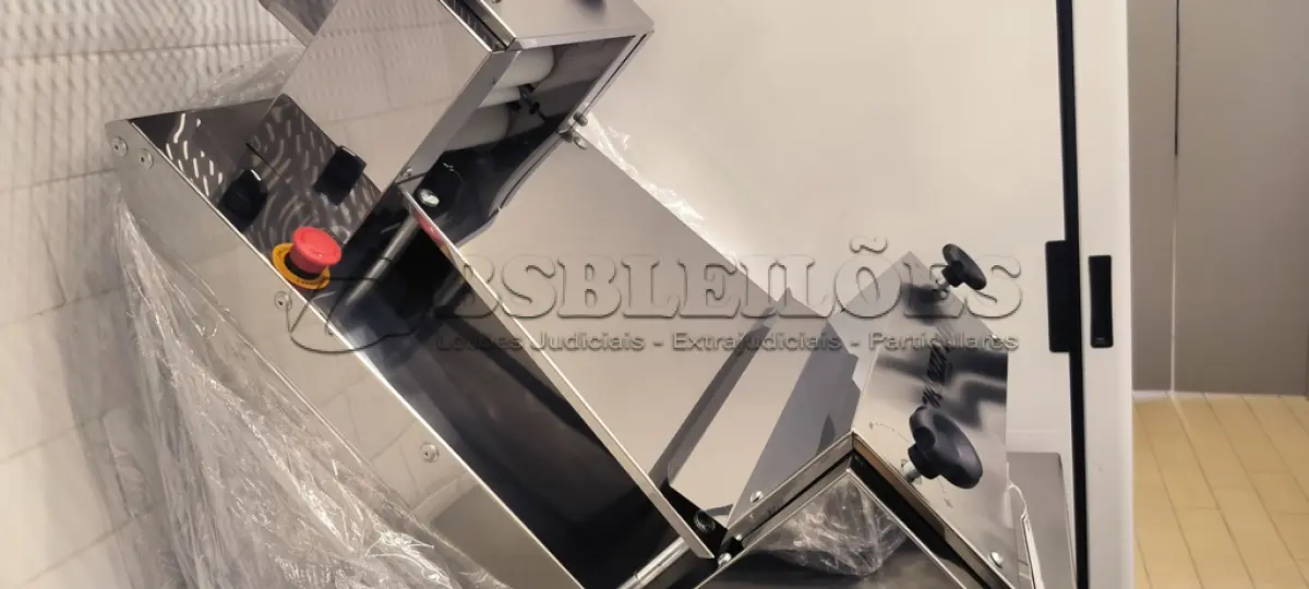 LOTE 118 - 01 MODELADORA TECNO PIZZA BABY MAXX 220V. (NO ESTADO) ATENÇÃO! FAZER A VISITAÇÃO ANTES DE ARREMATAR, NÃO SABEMOS SE FUNCIONA. LEILÃO NÃO TEM GARANTIA E NEM DEVOLUÇÃO, SUJEITO A POSSÍVEIS AVARIAS VISÍVEIS/OCULTAS E/OU AUSÊNCIA DE COMPONENTES.