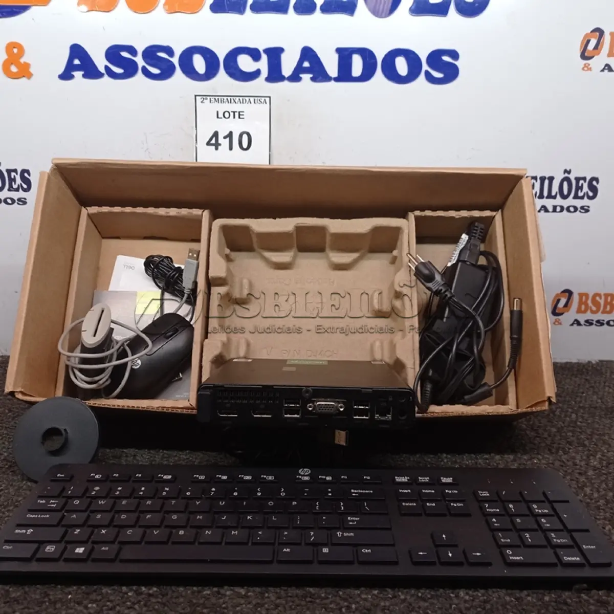 LOTE 410 - 01 CPU HP, MOUSE, TECLADO E CARREGADOR. (NO ESTADO EM QUE SE ENCONTRA. SUJEITO A AVARIAS OCULTAS/VISÍVEIS.) BD0558S