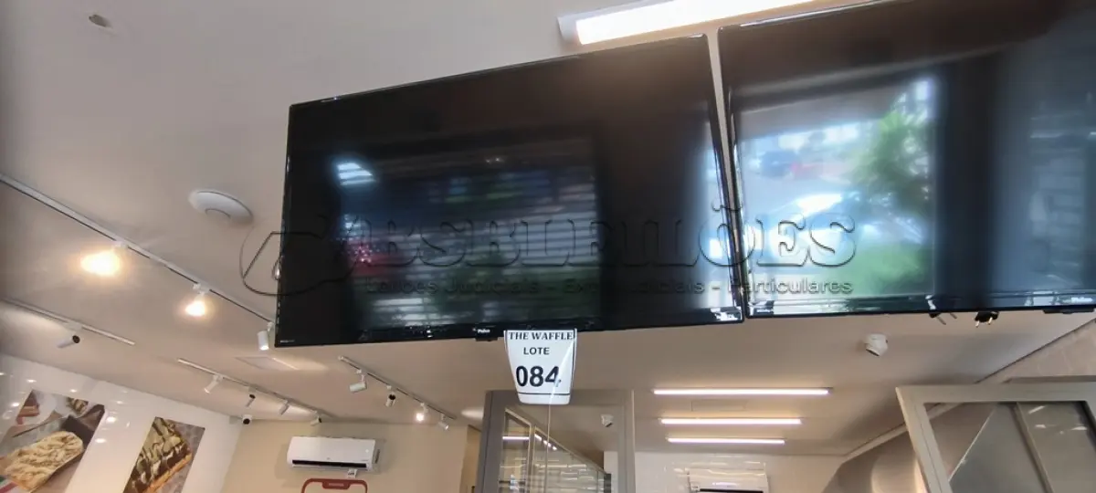 LOTE 084 - 01 TV/MONITOR PHILCO 32”. (NO ESTADO) ATENÇÃO! FAZER A VISITAÇÃO ANTES DE ARREMATAR, NÃO SABEMOS SE FUNCIONA. LEILÃO NÃO TEM GARANTIA E NEM DEVOLUÇÃO, SUJEITO A POSSÍVEIS AVARIAS VISÍVEIS/OCULTAS E/OU AUSÊNCIA DE COMPONENTES.