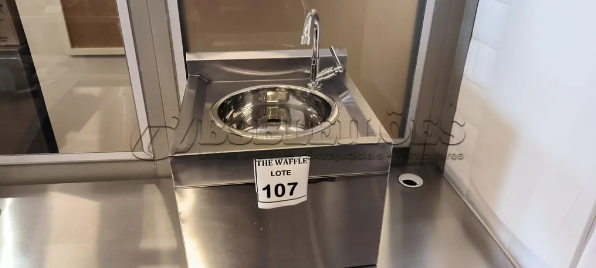 LOTE 107 - 01 PIA COM LAVATÓRIO EM INOX. (NO ESTADO) ATENÇÃO! FAZER A VISITAÇÃO ANTES DE ARREMATAR, NÃO SABEMOS SE FUNCIONA. LEILÃO NÃO TEM GARANTIA E NEM DEVOLUÇÃO, SUJEITO A POSSÍVEIS AVARIAS VISÍVEIS/OCULTAS E/OU AUSÊNCIA DE COMPONENTES.