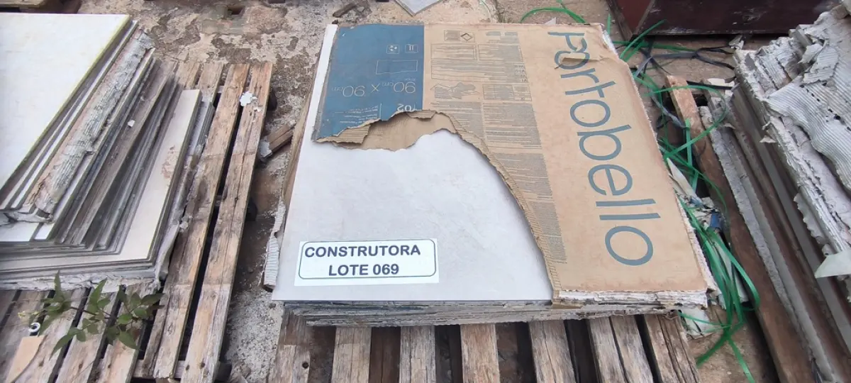 LOTE 069