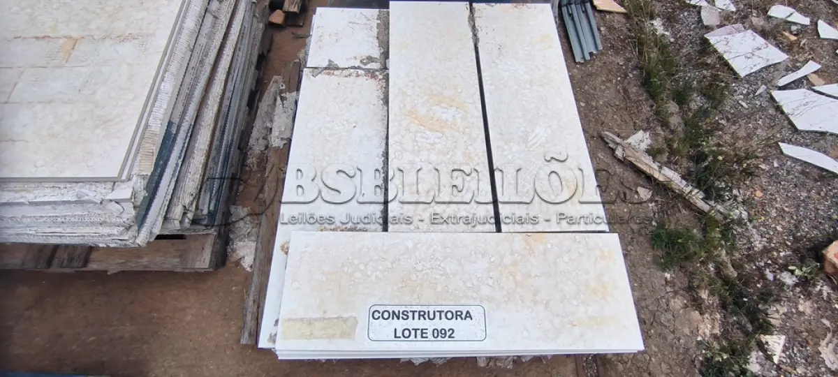 LOTE 092 - APROXIMADAMENTE 18,90 M² CETIM BIANCO 30X90CM RET – PORTOBELLO. (NO ESTADO EM QUE SE ENCONTRA. SUJEITO A AVARIAS OCULTAS/VISÍVEIS.)