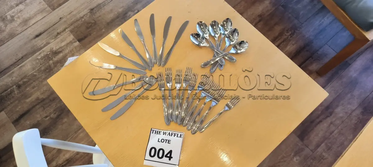 LOTE 004 - 6 COLHERES, 10 FACAS E 10 GARFOS EM INOX. (NO ESTADO) ATENÇÃO! FAZER A VISITAÇÃO ANTES DE ARREMATAR, NÃO SABEMOS SE FUNCIONA. LEILÃO NÃO TEM GARANTIA E NEM DEVOLUÇÃO, SUJEITO A POSSÍVEIS AVARIAS VISÍVEIS/OCULTAS E/OU AUSÊNCIA DE COMPONENTES.