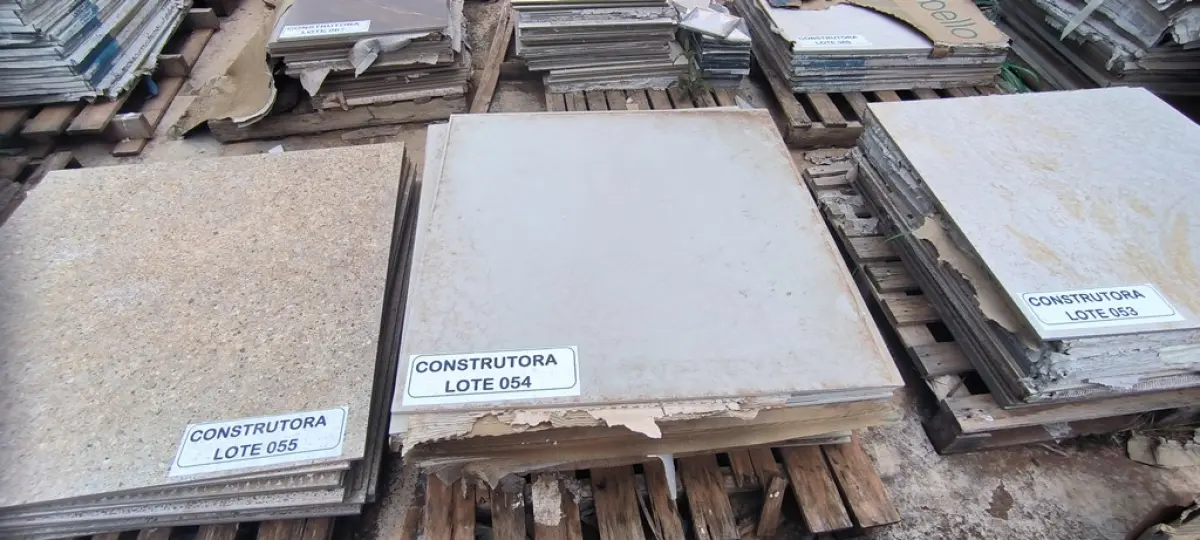 LOTE 054