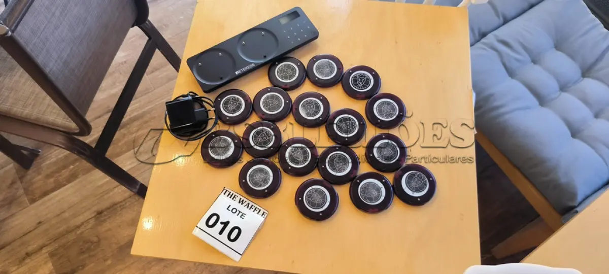 LOTE 010 - 17 PAGER E BASE. (NO ESTADO) ATENÇÃO! FAZER A VISITAÇÃO ANTES DE ARREMATAR, NÃO SABEMOS SE FUNCIONA. LEILÃO NÃO TEM GARANTIA E NEM DEVOLUÇÃO, SUJEITO A POSSÍVEIS AVARIAS VISÍVEIS/OCULTAS E/OU AUSÊNCIA DE COMPONENTES.
