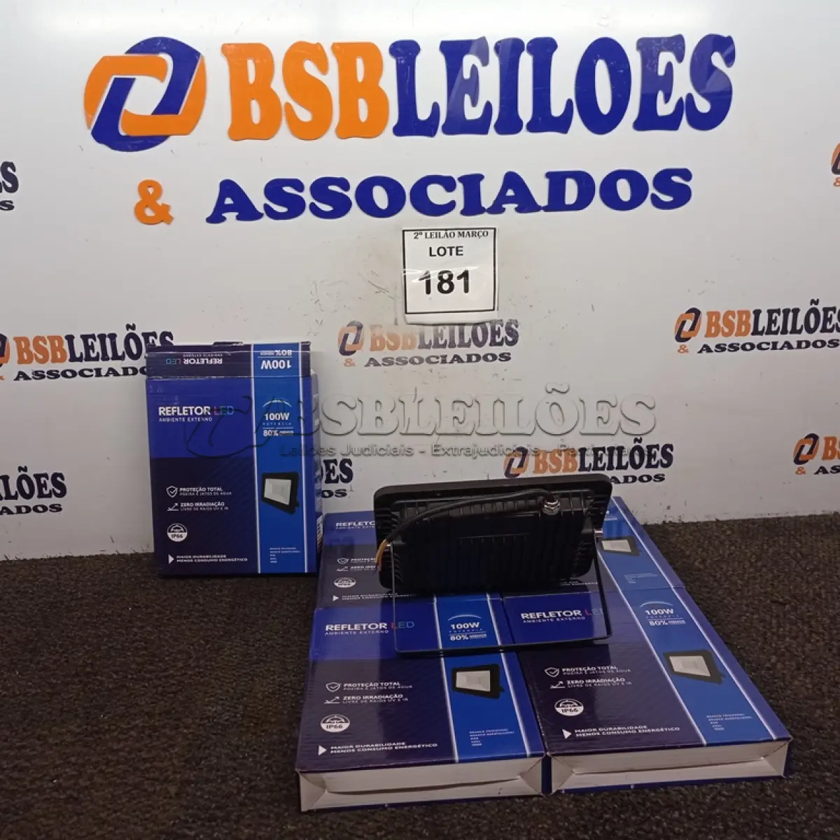 LOTE 181 - 05 REFLETORES LED PARA AMBIENTES EXTERNOS 100W. (NOVO) (NO ESTADO) ATENÇÃO! FAZER A VISITAÇÃO ANTES DE ARREMATAR, NÃO SABEMOS SE FUNCIONA. LEILÃO NÃO TEM GARANTIA E NEM DEVOLUÇÃO, SUJEITO A POSSÍVEIS AVARIAS VISÍVEIS/OCULTAS E/OU AUSÊNCIA DE COMPONENTES.