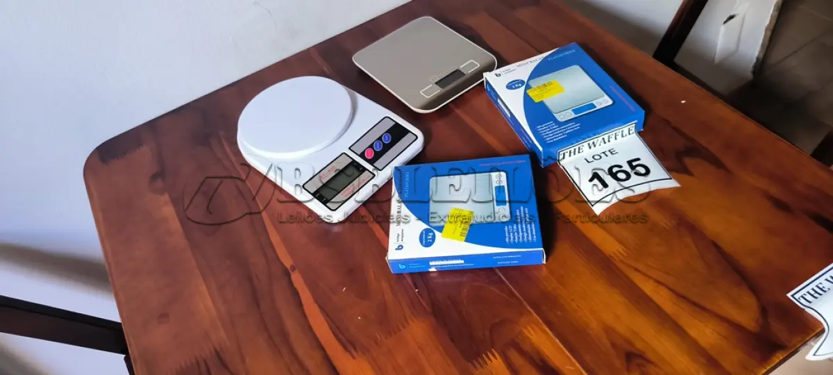 LOTE 165 - 04 BALANÇAS DE PRECISÃO. (NO ESTADO) ATENÇÃO! FAZER A VISITAÇÃO ANTES DE ARREMATAR, NÃO SABEMOS SE FUNCIONA. LEILÃO NÃO TEM GARANTIA E NEM DEVOLUÇÃO, SUJEITO A POSSÍVEIS AVARIAS VISÍVEIS/OCULTAS E/OU AUSÊNCIA DE COMPONENTES.