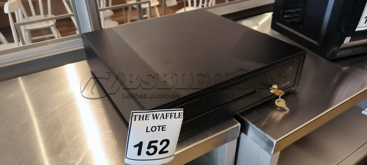 LOTE 152 - 01 CAIXA REGISTRADORA. (NO ESTADO) ATENÇÃO! FAZER A VISITAÇÃO ANTES DE ARREMATAR, NÃO SABEMOS SE FUNCIONA. LEILÃO NÃO TEM GARANTIA E NEM DEVOLUÇÃO, SUJEITO A POSSÍVEIS AVARIAS VISÍVEIS/OCULTAS E/OU AUSÊNCIA DE COMPONENTES.