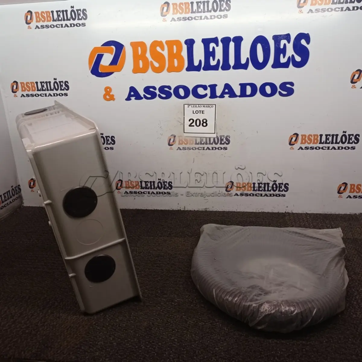 LOTE 208