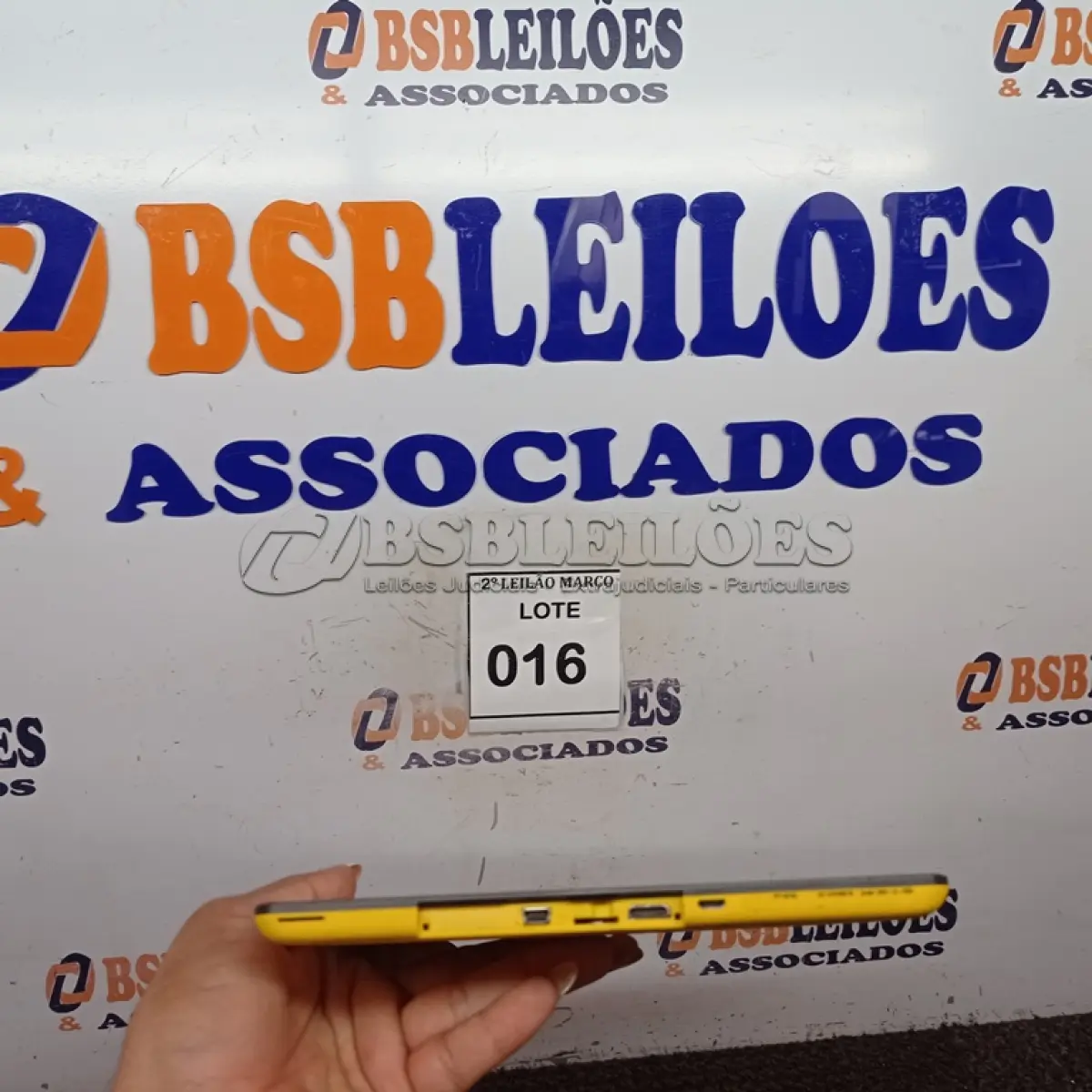 LOTE 016 - 01 TABLET MARCA POSITIVO SEM CARREGADOR. (NO ESTADO) ATENÇÃO! FAZER A VISITAÇÃO ANTES DE ARREMATAR, NÃO SABEMOS SE FUNCIONA. LEILÃO NÃO TEM GARANTIA E NEM DEVOLUÇÃO, SUJEITO A POSSÍVEIS AVARIAS VISÍVEIS/OCULTAS E/OU AUSÊNCIA DE COMPONENTES.