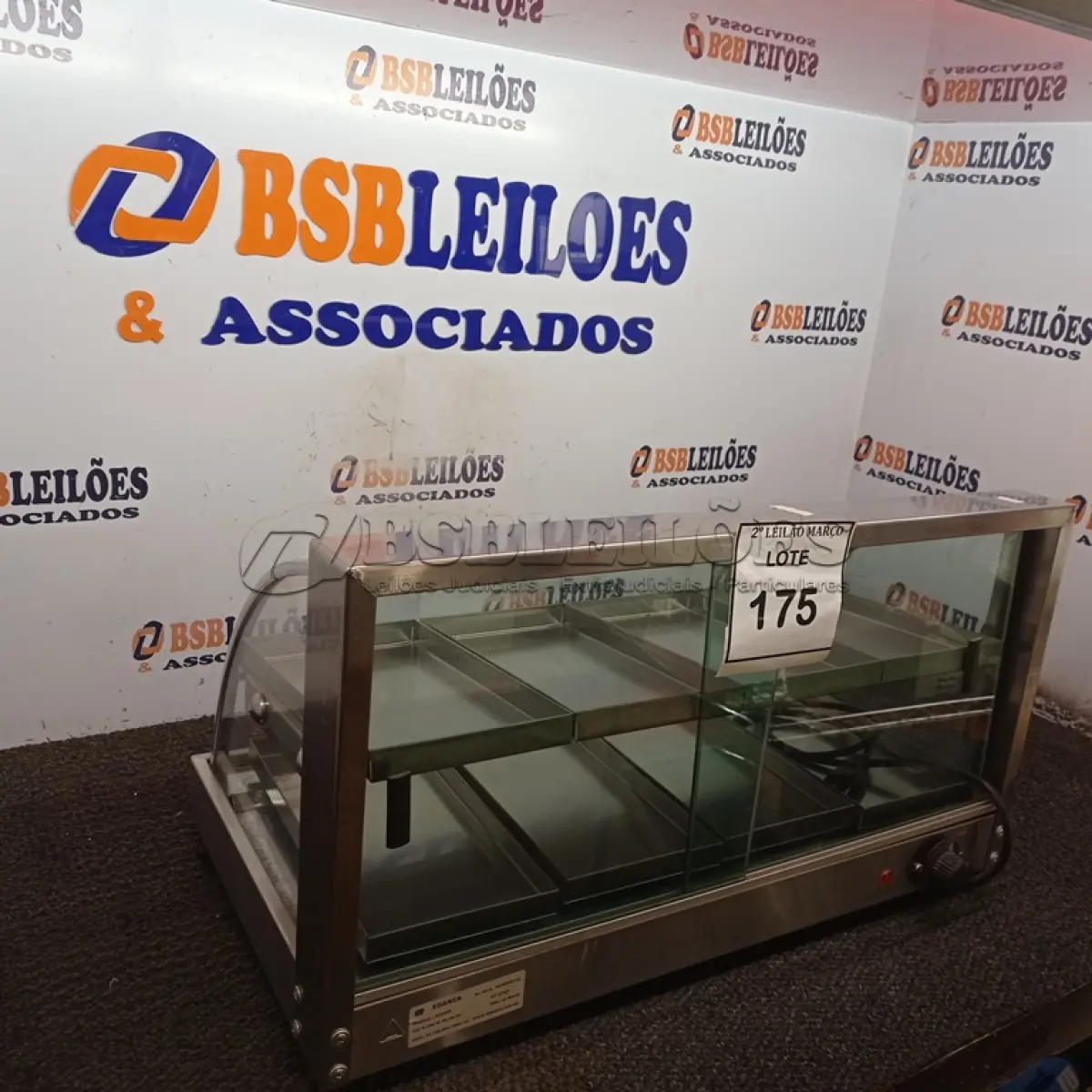 LOTE 175 - 01 ESTUFA PARA SALGADOS COM 08 BANDEJAS. (NO ESTADO) ATENÇÃO! FAZER A VISITAÇÃO ANTES DE ARREMATAR, NÃO SABEMOS SE FUNCIONA. LEILÃO NÃO TEM GARANTIA E NEM DEVOLUÇÃO, SUJEITO A POSSÍVEIS AVARIAS VISÍVEIS/OCULTAS E/OU AUSÊNCIA DE COMPONENTES.