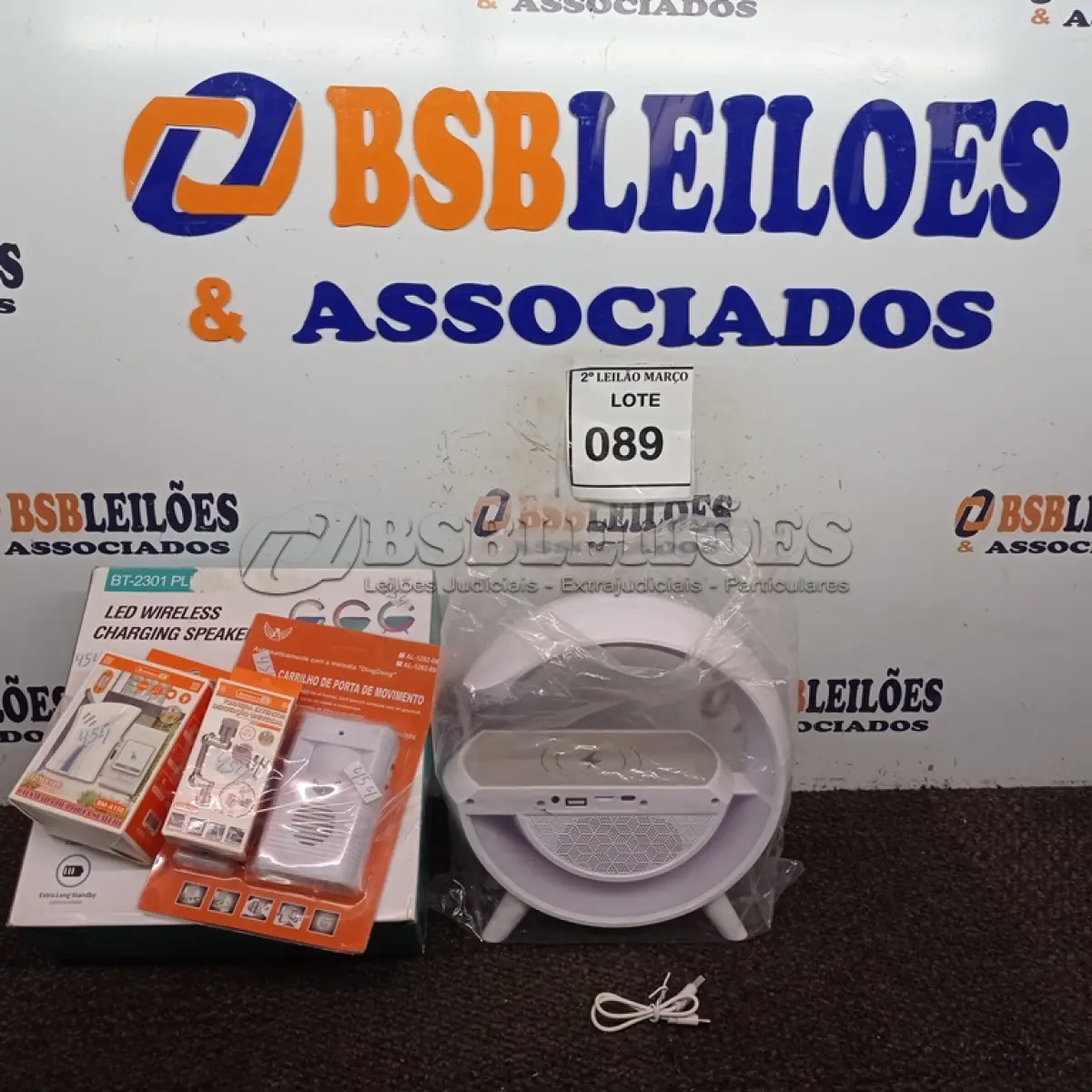 LOTE 089 - 01 CAIXA COM CARREGADOR WIRELESS, 01 TORNEIRA EXTENSORA E 01 COMPANHIA. (NO ESTADO) ATENÇÃO! FAZER A VISITAÇÃO ANTES DE ARREMATAR, NÃO SABEMOS SE FUNCIONA. LEILÃO NÃO TEM GARANTIA E NEM DEVOLUÇÃO, SUJEITO A POSSÍVEIS AVARIAS VISÍVEIS/OCULTAS E/OU AUSÊNCIA DE COMPONENTES.
