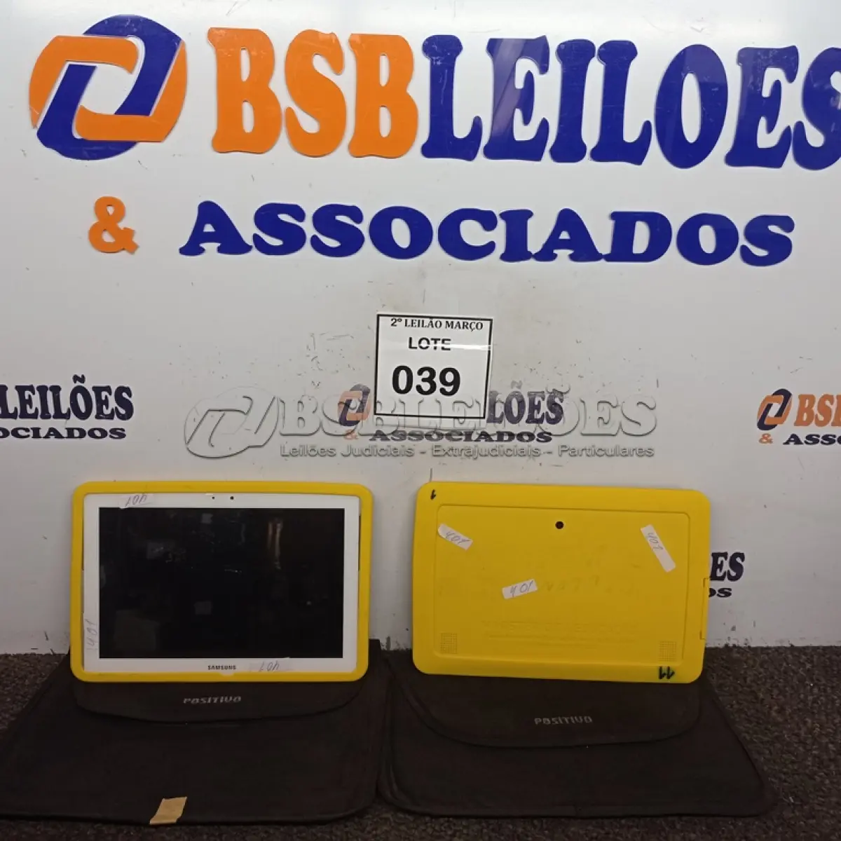 LOTE 039 - 01 TABLET 3G DE 16GB COM WIFI MARCA SAMSUNG SEM CARREGADOR. (NO ESTADO) ATENÇÃO! FAZER A VISITAÇÃO ANTES DE ARREMATAR, NÃO SABEMOS SE FUNCIONA. LEILÃO NÃO TEM GARANTIA E NEM DEVOLUÇÃO, SUJEITO A POSSÍVEIS AVARIAS VISÍVEIS/OCULTAS E/OU AUSÊNCIA DE COMPONENTES.