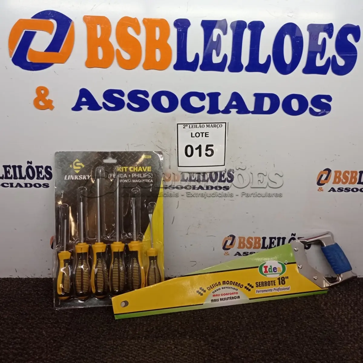 LOTE 015 - 01 SERROTE DE 18’’ E 01 KIT DE CHAVE DE FENDAS+PHILIPS. (NOVO) (NO ESTADO) ATENÇÃO! FAZER A VISITAÇÃO ANTES DE ARREMATAR, NÃO SABEMOS SE FUNCIONA. LEILÃO NÃO TEM GARANTIA E NEM DEVOLUÇÃO, SUJEITO A POSSÍVEIS AVARIAS VISÍVEIS/OCULTAS E/OU AUSÊNCIA DE COMPONENTES.