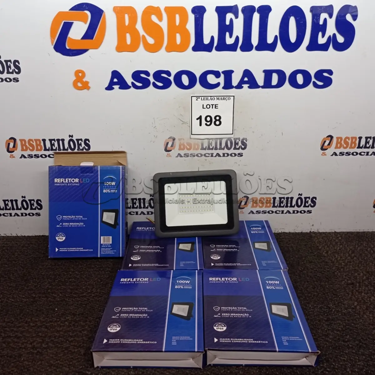 LOTE 198 - 05 REFLETORES DE LED AMBIENTES EXTERNOS 100W. (NOVO) (NO ESTADO) ATENÇÃO! FAZER A VISITAÇÃO ANTES DE ARREMATAR, NÃO SABEMOS SE FUNCIONA. LEILÃO NÃO TEM GARANTIA E NEM DEVOLUÇÃO, SUJEITO A POSSÍVEIS AVARIAS VISÍVEIS/OCULTAS E/OU AUSÊNCIA DE COMPONENTES.