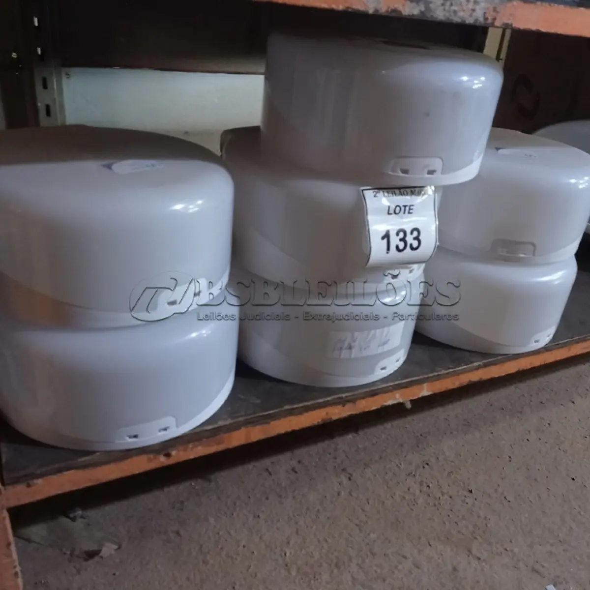 LOTE 133 - 05 DISPENSES P/PAPEL. (NO ESTADO) ATENÇÃO! FAZER A VISITAÇÃO ANTES DE ARREMATAR, NÃO SABEMOS SE FUNCIONA. LEILÃO NÃO TEM GARANTIA E NEM DEVOLUÇÃO, SUJEITO A POSSÍVEIS AVARIAS VISÍVEIS/OCULTAS E/OU AUSÊNCIA DE COMPONENTES.