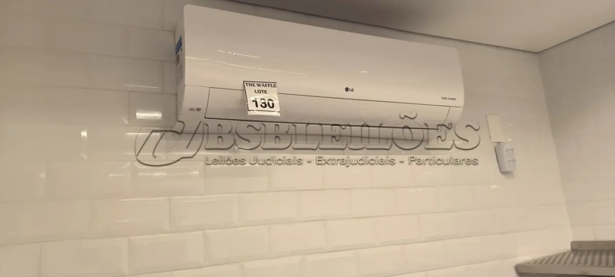 LOTE 130 - 01 AR CONDICIONADO LG DUAL INVERTE 19.000BTUS (NO ESTADO) ATENÇÃO! FAZER A VISITAÇÃO ANTES DE ARREMATAR, NÃO SABEMOS SE FUNCIONA. LEILÃO NÃO TEM GARANTIA E NEM DEVOLUÇÃO, SUJEITO A POSSÍVEIS AVARIAS VISÍVEIS/OCULTAS E/OU AUSÊNCIA DE COMPONENTES.