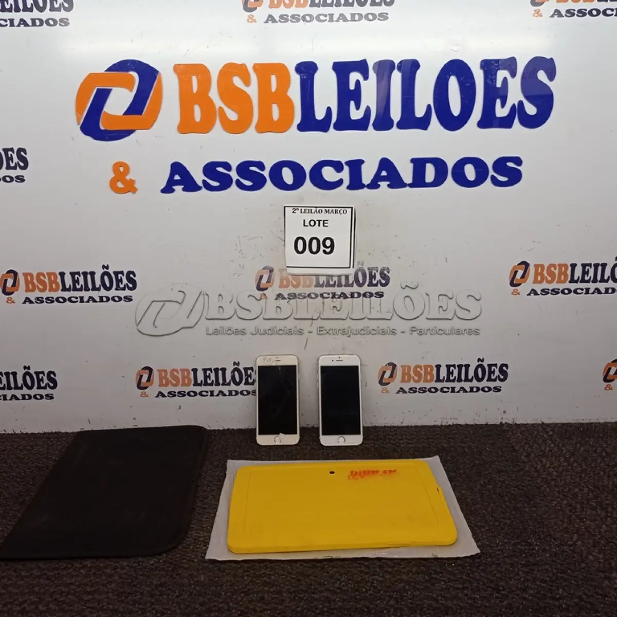 LOTE 009 - 01 TABLET POSITIVO E 02 CELULARES IPHONE COM AVARIA PARA RETIRADA DE PEÇAS. (NO ESTADO) ATENÇÃO! FAZER A VISITAÇÃO ANTES DE ARREMATAR, NÃO SABEMOS SE FUNCIONA. LEILÃO NÃO TEM GARANTIA E NEM DEVOLUÇÃO, SUJEITO A POSSÍVEIS AVARIAS VISÍVEIS/OCULTAS E/OU AUSÊNCIA DE COMPONENTES.