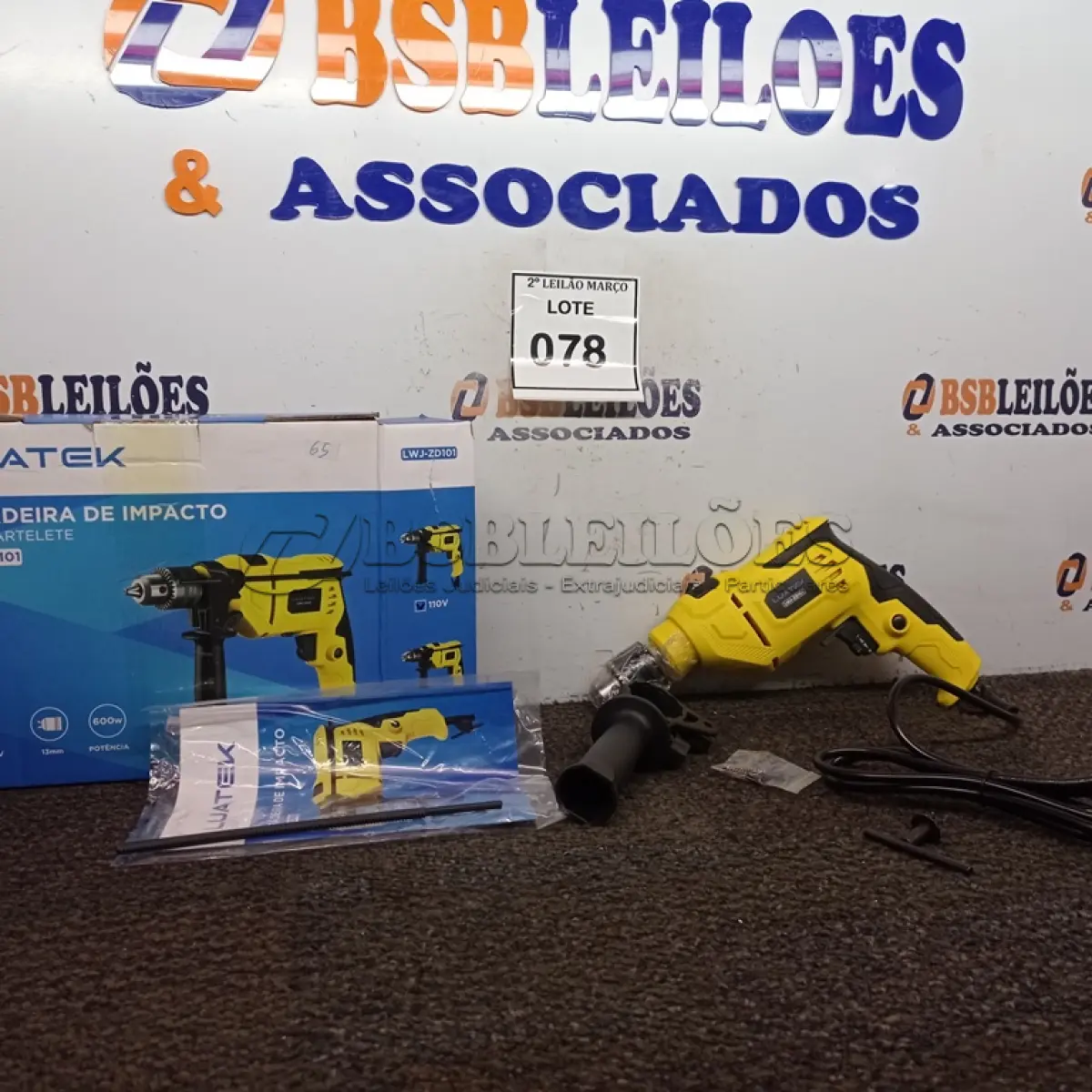 LOTE 078 - 01 FURADEIRA DE IMPACTO COM MARTELETE. (NO ESTADO) ATENÇÃO! FAZER A VISITAÇÃO ANTES DE ARREMATAR, NÃO SABEMOS SE FUNCIONA. LEILÃO NÃO TEM GARANTIA E NEM DEVOLUÇÃO, SUJEITO A POSSÍVEIS AVARIAS VISÍVEIS/OCULTAS E/OU AUSÊNCIA DE COMPONENTES.