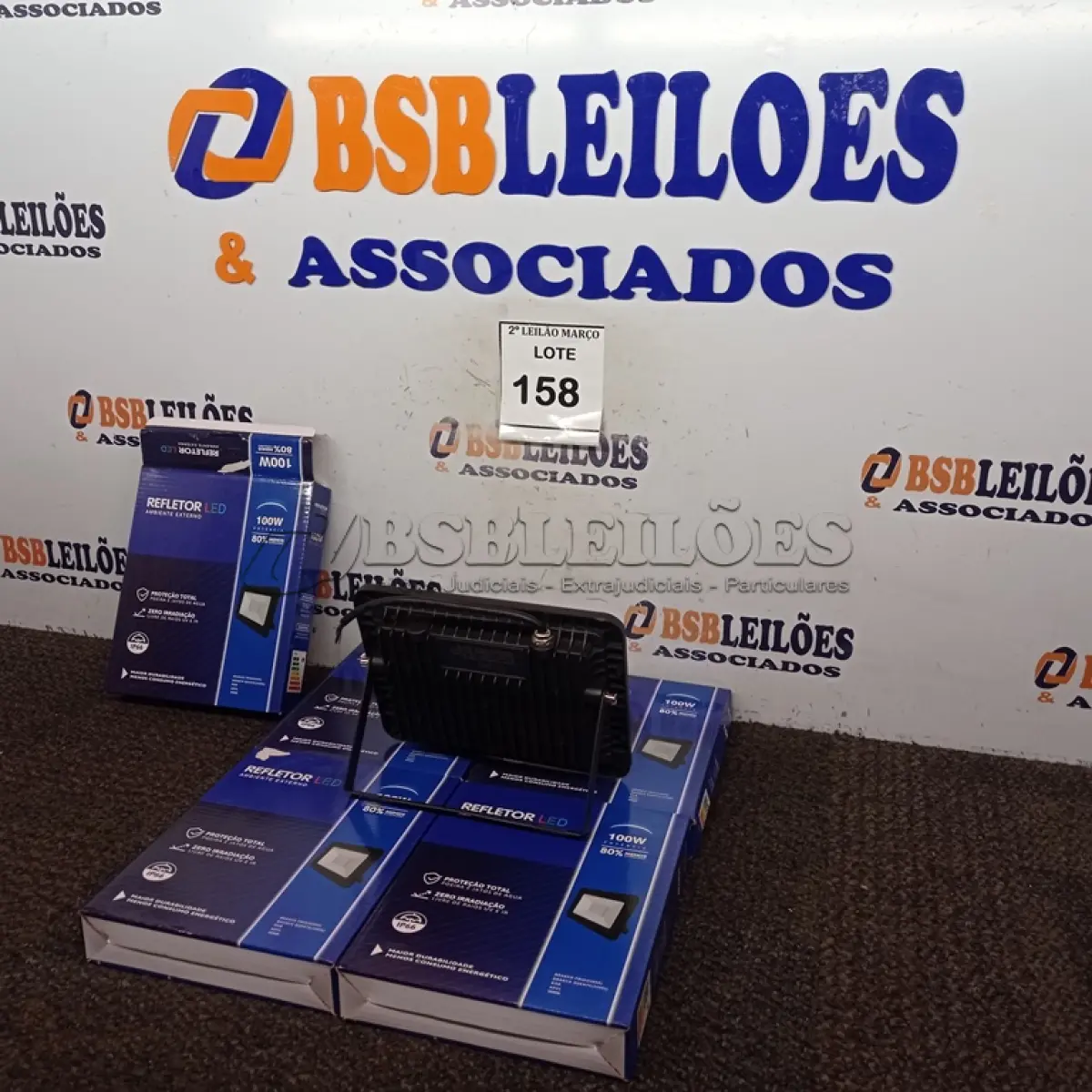 LOTE 158 - 05 REFLETORES DE LED AMBIENTE EXTERNO 100W CADA. (NOVO). (NO ESTADO) ATENÇÃO! FAZER A VISITAÇÃO ANTES DE ARREMATAR, NÃO SABEMOS SE FUNCIONA. LEILÃO NÃO TEM GARANTIA E NEM DEVOLUÇÃO, SUJEITO A POSSÍVEIS AVARIAS VISÍVEIS/OCULTAS E/OU AUSÊNCIA DE COMPONENTES.