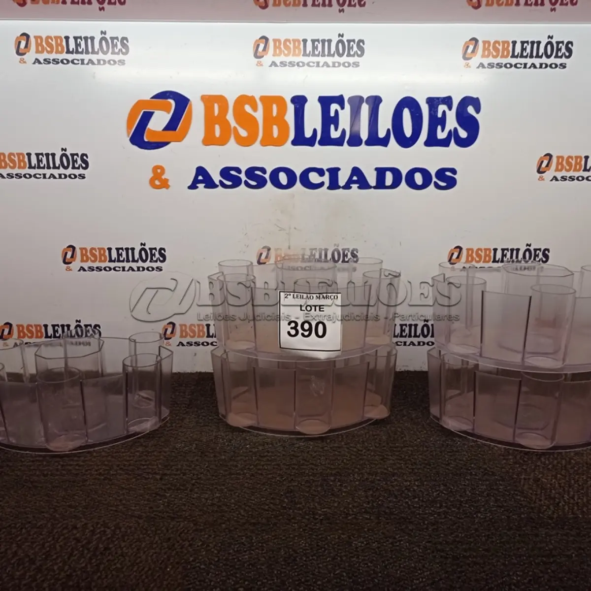 LOTE 390 - 05 BALDES COMBO EM ACRÍLICO.  (NO ESTADO) ATENÇÃO! FAZER A VISITAÇÃO ANTES DE ARREMATAR, NÃO SABEMOS SE FUNCIONA. LEILÃO NÃO TEM GARANTIA E NEM DEVOLUÇÃO, SUJEITO A POSSÍVEIS AVARIAS VISÍVEIS/OCULTAS E/OU AUSÊNCIA DE COMPONENTES.