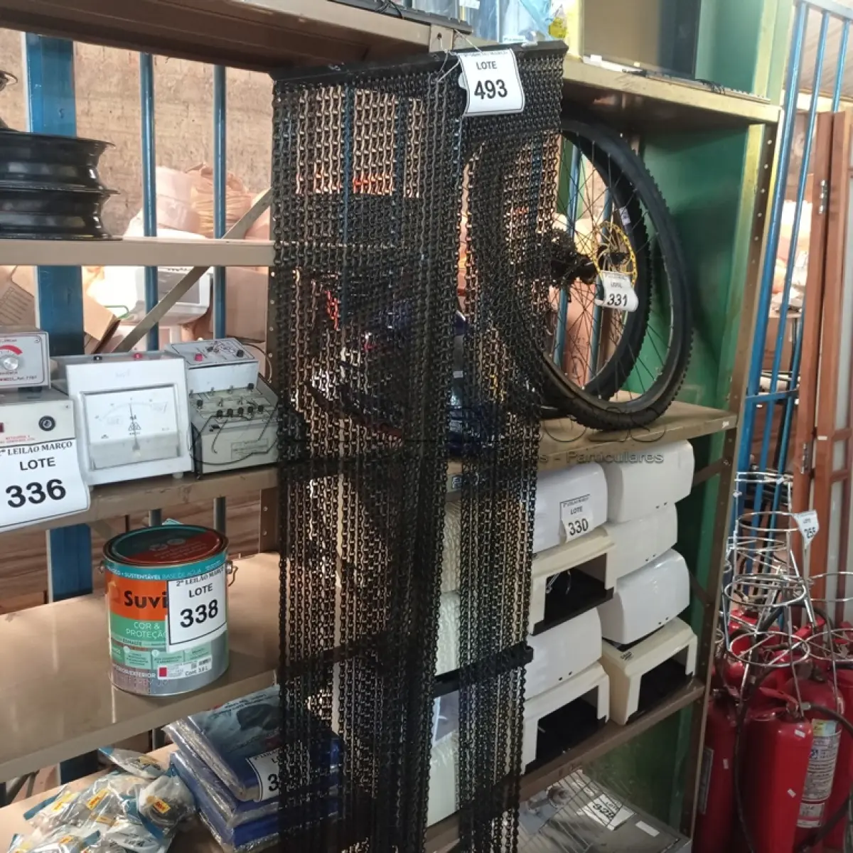 LOTE 493 - 01 CORTINA DE FERRO PERSONALIZADA. (NO ESTADO) ATENÇÃO! FAZER A VISITAÇÃO ANTES DE ARREMATAR, NÃO SABEMOS SE FUNCIONA. LEILÃO NÃO TEM GARANTIA E NEM DEVOLUÇÃO, SUJEITO A POSSÍVEIS AVARIAS VISÍVEIS/OCULTAS E/OU AUSÊNCIA DE COMPONENTES.