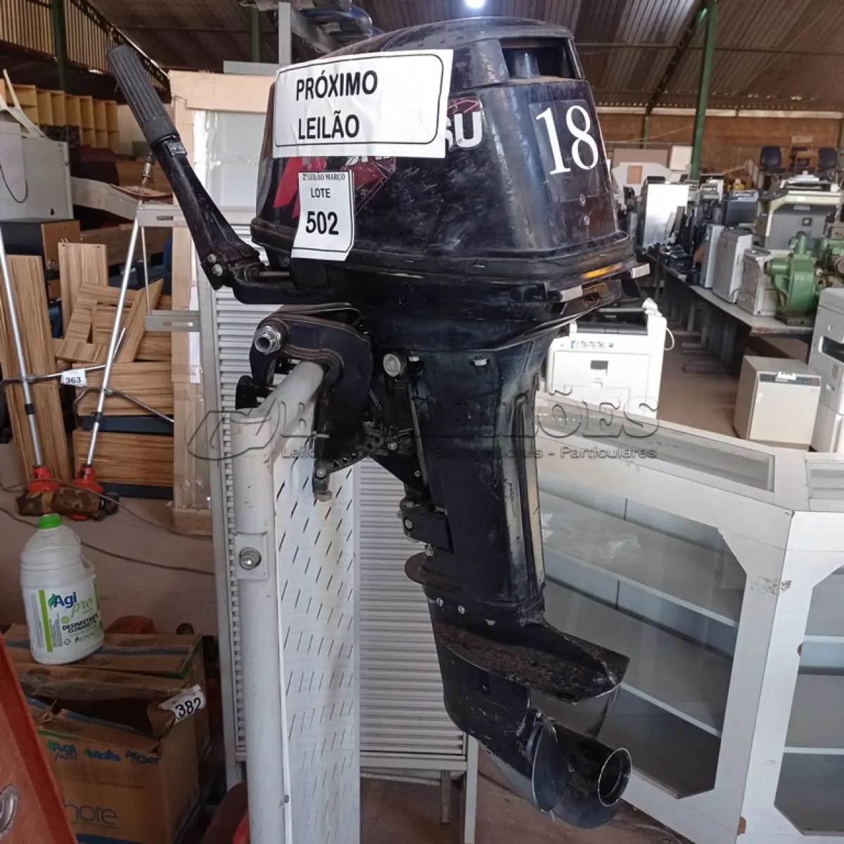 LOTE 502 - 01 MOTOR 18 HP 13.2KW – 5500R/MIN 41/46KG MARCA TOHATSU E 01 TANQUE DE GASOLINA. (NO ESTADO) ATENÇÃO! FAZER A VISITAÇÃO ANTES DE ARREMATAR, NÃO SABEMOS SE FUNCIONA. LEILÃO NÃO TEM GARANTIA E NEM DEVOLUÇÃO, SUJEITO A POSSÍVEIS AVARIAS VISÍVEIS/OCULTAS E/OU AUSÊNCIA DE COMPONENTES.
