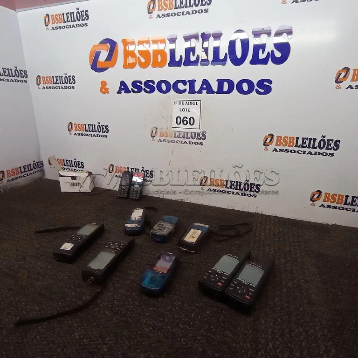 LOTE 060 - 01 LOTE COM GPS DIVERSOS. (NO ESTADO) ATENÇÃO! FAZER A VISITAÇÃO ANTES DE ARREMATAR, NÃO SABEMOS SE FUNCIONA. LEILÃO NÃO TEM GARANTIA E NEM DEVOLUÇÃO, SUJEITO A POSSÍVEIS AVARIAS VISÍVEIS/OCULTAS E/OU AUSÊNCIA DE COMPONENTES.