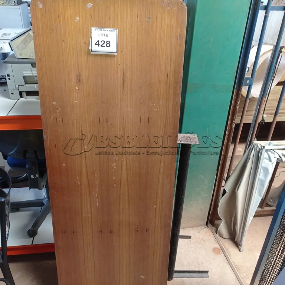 LOTE 428 - 01 MESA DE PAREDE EM MADEIRA PARA LANCHONETE. (NO ESTADO) ATENÇÃO! FAZER A VISITAÇÃO ANTES DE ARREMATAR, NÃO SABEMOS SE FUNCIONA. LEILÃO NÃO TEM GARANTIA E NEM DEVOLUÇÃO, SUJEITO A POSSÍVEIS AVARIAS VISÍVEIS/OCULTAS E/OU AUSÊNCIA DE COMPONENTES.