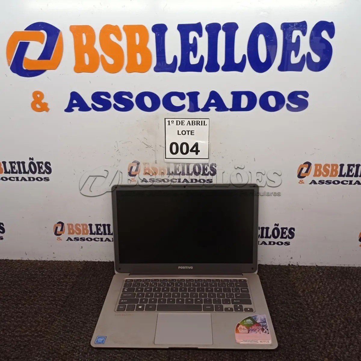 LOTE 004 - 01 NOTEBOOK POSITIVO. (NO ESTADO) ATENÇÃO! FAZER A VISITAÇÃO ANTES DE ARREMATAR, NÃO SABEMOS SE FUNCIONA. LEILÃO NÃO TEM GARANTIA E NEM DEVOLUÇÃO, SUJEITO A POSSÍVEIS AVARIAS VISÍVEIS/OCULTAS E/OU AUSÊNCIA DE COMPONENTES.