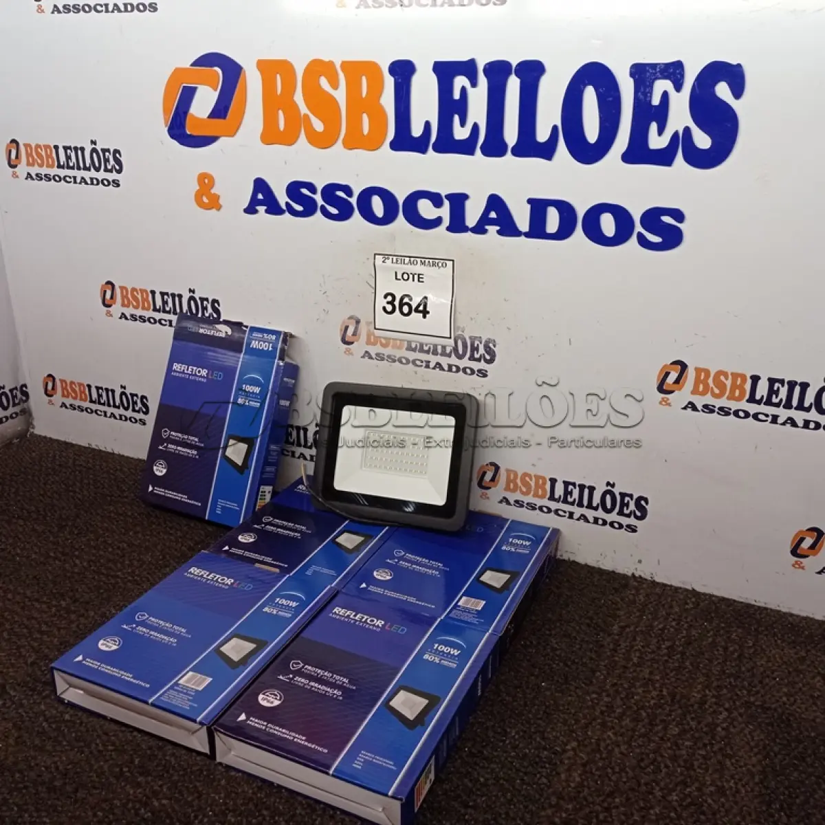LOTE 364 - 05 REFLETORES DE LED AMBIENTE EXTERNO 100W CADA. (NOVO). (NO ESTADO) ATENÇÃO! FAZER A VISITAÇÃO ANTES DE ARREMATAR, NÃO SABEMOS SE FUNCIONA. LEILÃO NÃO TEM GARANTIA E NEM DEVOLUÇÃO, SUJEITO A POSSÍVEIS AVARIAS VISÍVEIS/OCULTAS E/OU AUSÊNCIA DE COMPONENTES.