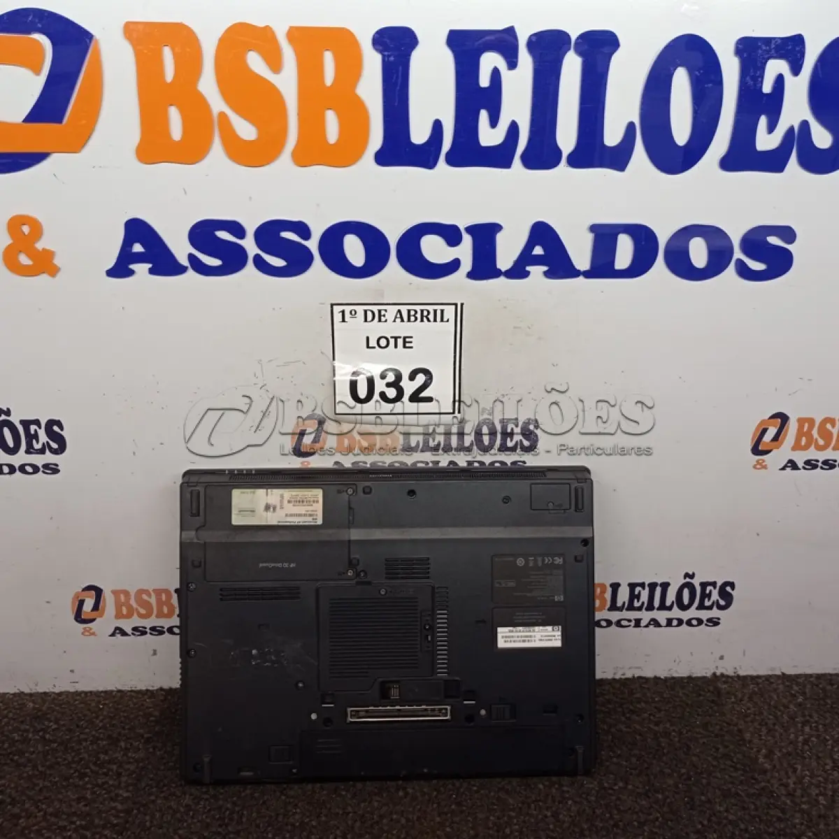 LOTE 032 - 01 NOTEBOOK HP. (NO ESTADO) ATENÇÃO! FAZER A VISITAÇÃO ANTES DE ARREMATAR, NÃO SABEMOS SE FUNCIONA. LEILÃO NÃO TEM GARANTIA E NEM DEVOLUÇÃO, SUJEITO A POSSÍVEIS AVARIAS VISÍVEIS/OCULTAS E/OU AUSÊNCIA DE COMPONENTES.