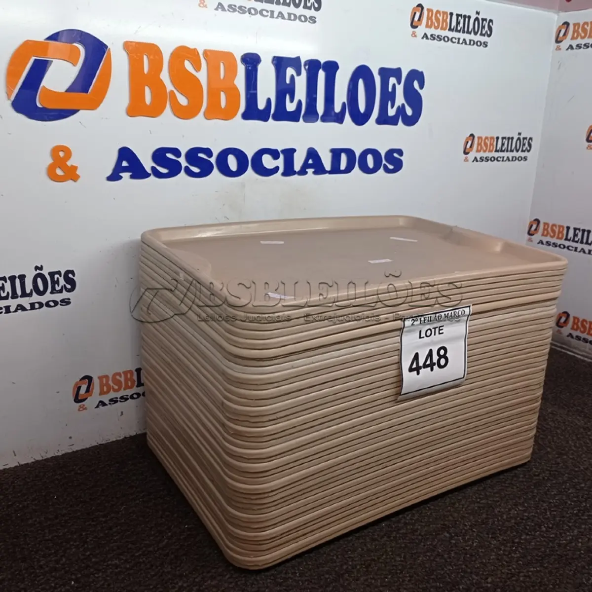 LOTE 448 - 01 LOTE C/ APROXIMADAMENTE 35 BANDEJAS P/LANCHONETE. (NO ESTADO) ATENÇÃO! FAZER A VISITAÇÃO ANTES DE ARREMATAR, NÃO SABEMOS SE FUNCIONA. LEILÃO NÃO TEM GARANTIA E NEM DEVOLUÇÃO, SUJEITO A POSSÍVEIS AVARIAS VISÍVEIS/OCULTAS E/OU AUSÊNCIA DE COMPONENTES.