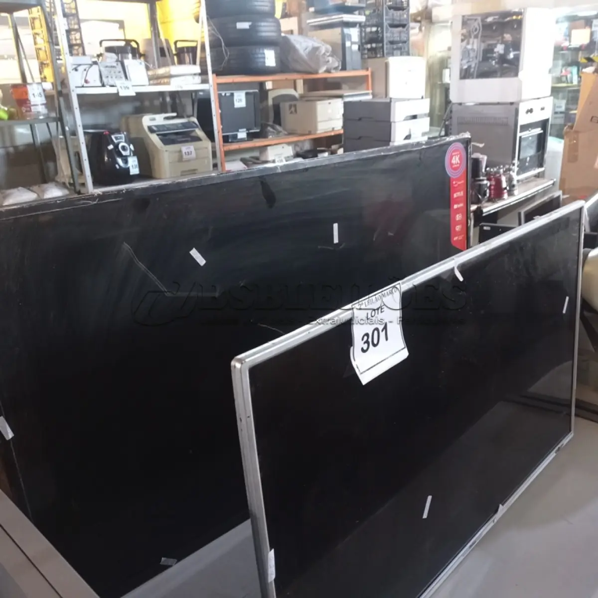 LOTE 301 - 02 TV’S PARA RETIRADA DE PEÇAS. (NO ESTADO) ATENÇÃO! FAZER A VISITAÇÃO ANTES DE ARREMATAR, NÃO SABEMOS SE FUNCIONA. LEILÃO NÃO TEM GARANTIA E NEM DEVOLUÇÃO, SUJEITO A POSSÍVEIS AVARIAS VISÍVEIS/OCULTAS E/OU AUSÊNCIA DE COMPONENTES.