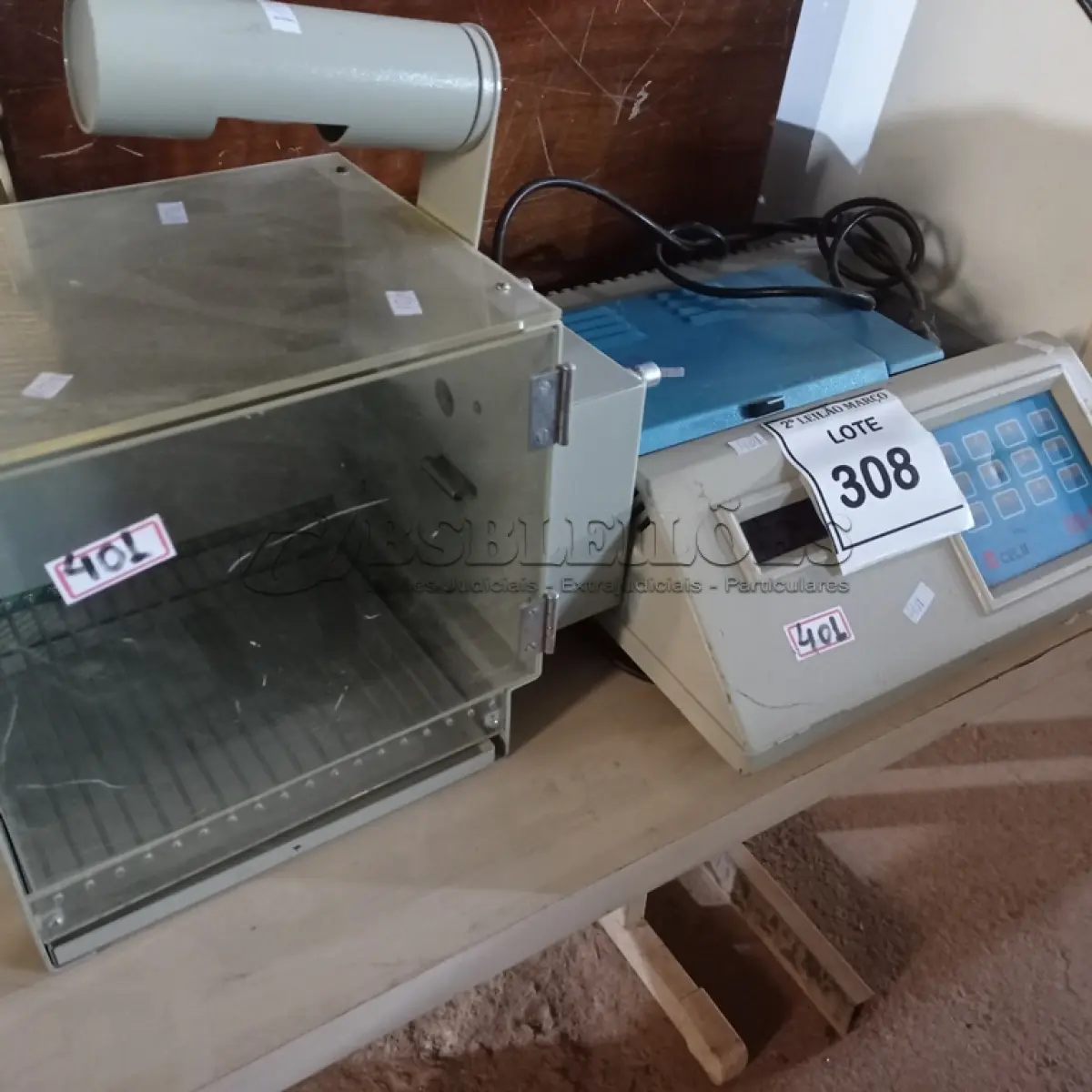 LOTE 308 - 01 LOTE COM MATERIAIS PARA LABORATÓRIO.  (NO ESTADO) ATENÇÃO! FAZER A VISITAÇÃO ANTES DE ARREMATAR, NÃO SABEMOS SE FUNCIONA. LEILÃO NÃO TEM GARANTIA E NEM DEVOLUÇÃO, SUJEITO A POSSÍVEIS AVARIAS VISÍVEIS/OCULTAS E/OU AUSÊNCIA DE COMPONENTES.