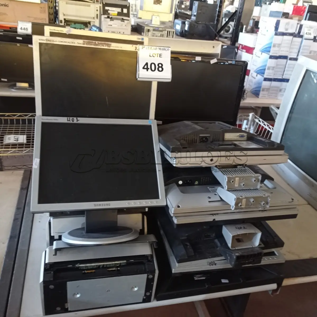LOTE 408 - 01 LOTE C/ APROXIMADAMENTE 13 MONITORES LCD MARCAS E MODELOS DIVERSOS, 02 CPU´S, 08 SCANNERS E 01 IMPRESSORA DE ETIQUETA. (NO ESTADO) ATENÇÃO! FAZER A VISITAÇÃO ANTES DE ARREMATAR, NÃO SABEMOS SE FUNCIONA. LEILÃO NÃO TEM GARANTIA E NEM DEVOLUÇÃO, SUJEITO A POSSÍVEIS AVARIAS VISÍVEIS/OCULTAS E/OU AUSÊNCIA DE COMPONENTES.