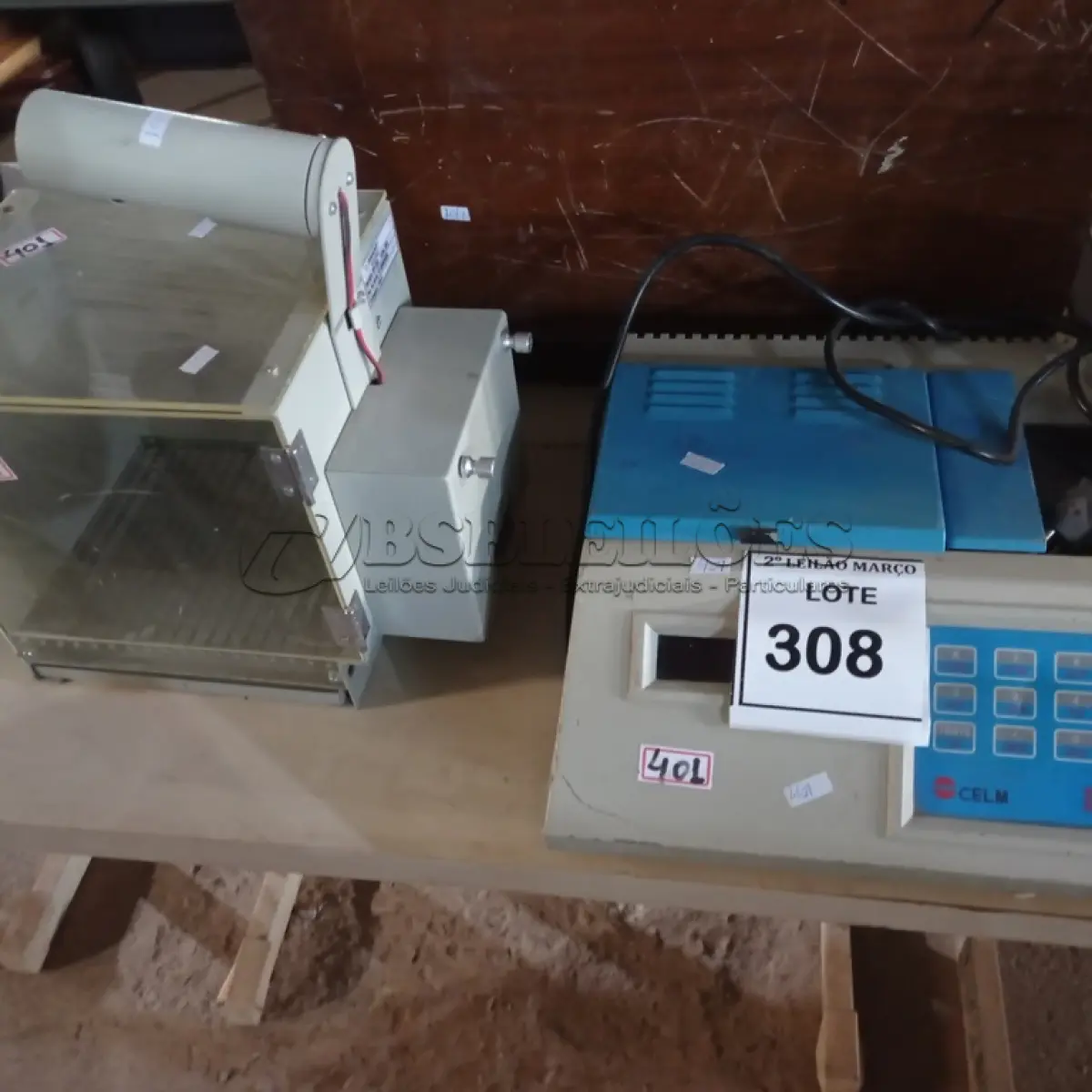 LOTE 308 - 01 LOTE COM MATERIAIS PARA LABORATÓRIO.  (NO ESTADO) ATENÇÃO! FAZER A VISITAÇÃO ANTES DE ARREMATAR, NÃO SABEMOS SE FUNCIONA. LEILÃO NÃO TEM GARANTIA E NEM DEVOLUÇÃO, SUJEITO A POSSÍVEIS AVARIAS VISÍVEIS/OCULTAS E/OU AUSÊNCIA DE COMPONENTES.