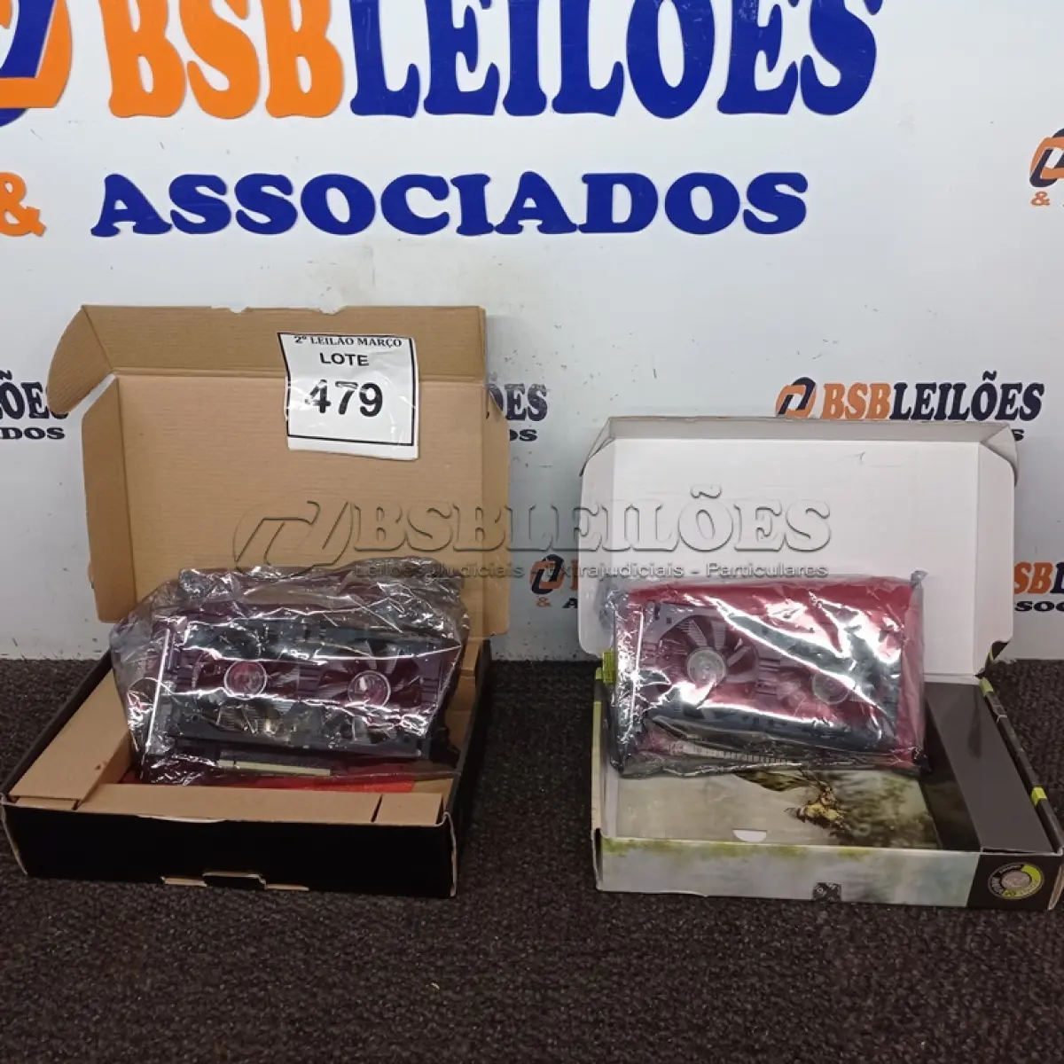 LOTE 479 - 02 PLACAS DE VÍDEO PARA COMPUTADOR. (NO ESTADO) ATENÇÃO! FAZER A VISITAÇÃO ANTES DE ARREMATAR, NÃO SABEMOS SE FUNCIONA. LEILÃO NÃO TEM GARANTIA E NEM DEVOLUÇÃO, SUJEITO A POSSÍVEIS AVARIAS VISÍVEIS/OCULTAS E/OU AUSÊNCIA DE COMPONENTES.